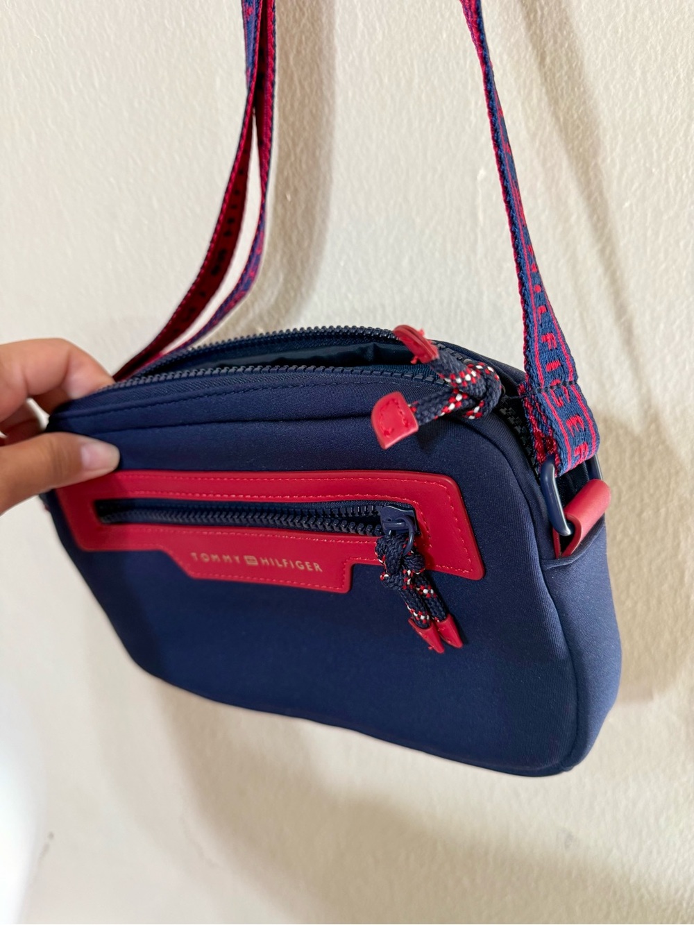 Tommy Hilfiger Navy Crossbody - Picture 4 of 5